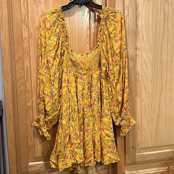 CHELSEA & VIOLET Floral Smocked Dress - Picture 10 of 11